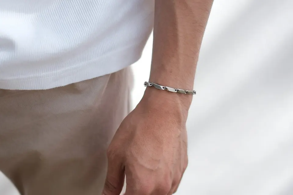 Armband Herren: welches Material ans Handgelenk gehört