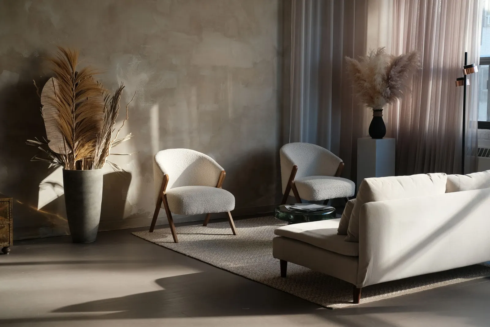 Bouclé Sessel: drei Design-Modelle im Vergleich