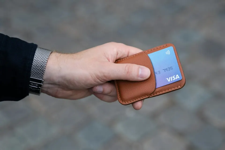 Kartenetui Leder: das ganze Portemonnaie im Kartenmaß
