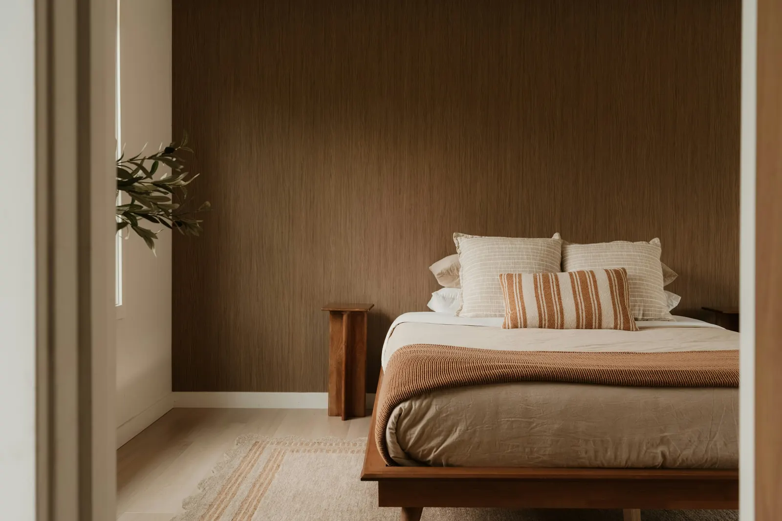 Schlafzimmer warm minimalistisch: der Slow-Morning-Look zum Nachbauen