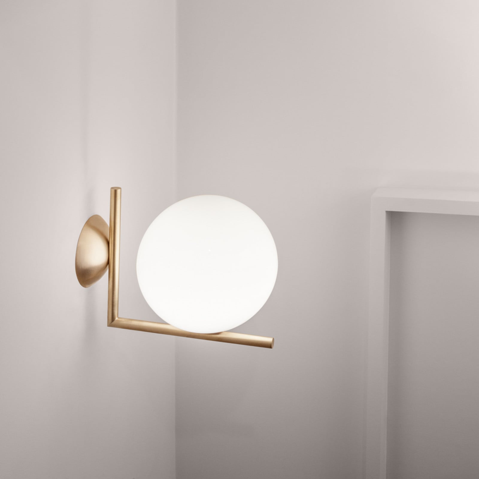 FLOS IC C/W1 Wandleuchte, Messing gebürstet